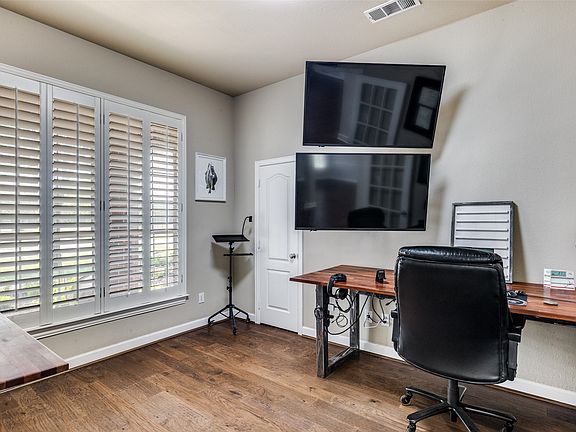 4th image of 5809 Rathbone Dr