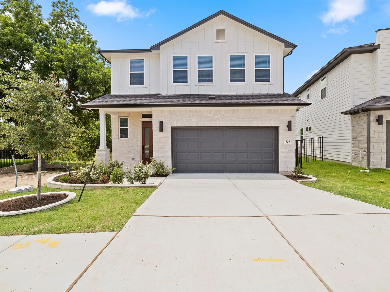 3 bed, 2481 sqft, $4,095 — Photo 1