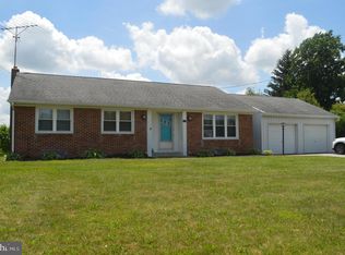 792 Fairview Dr, Hanover, PA 17331