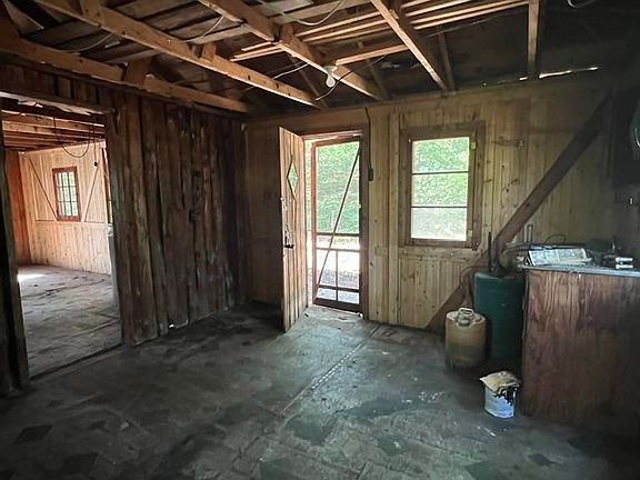 5th image of 302 Burns Rd