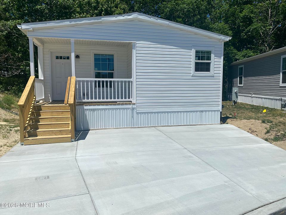1st image of 17 Maple Tree Court
