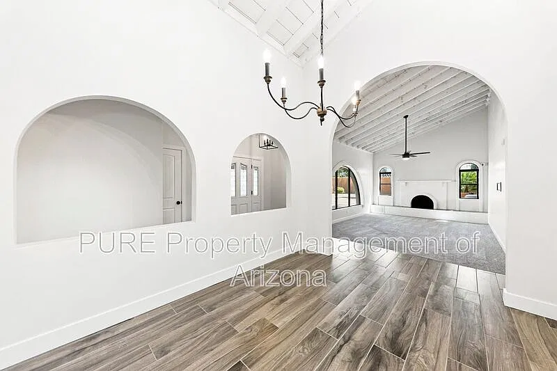 3 bed, 2.0 bath, 2045 sqft, $6,995 — Photo 2