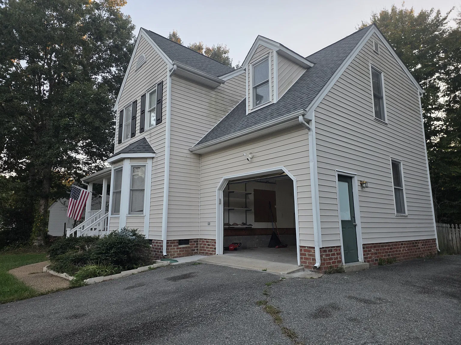 4 bed, 2.5 bath, 2170 sqft, $2,400 — Photo 1