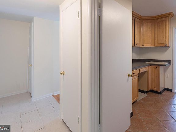 2nd image of 120 Cross Keys Rd Unit E