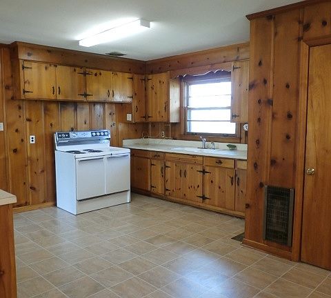 5th image of 410 Richland Cir