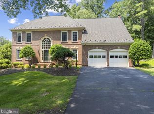 11102 Bowen Ave, Great Falls, VA 22066