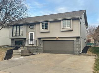6137 N 80th St, Omaha, NE 68134