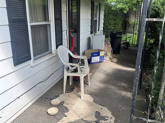 5th image of 25 E Cedar Rd
