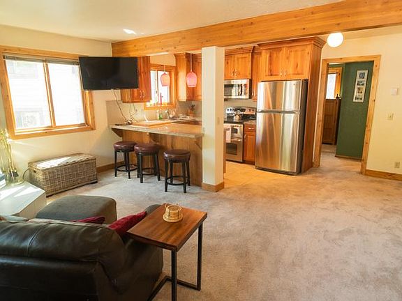 4th image of 32 Daly Ave #4