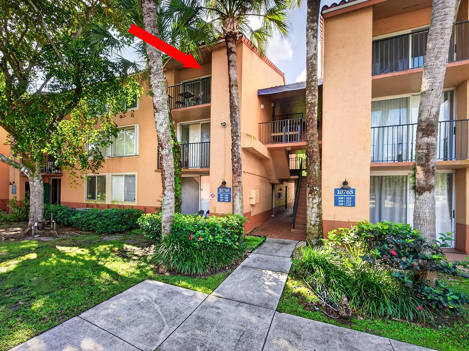 1 bed, 1.0 bath, 734 sqft, $1,795 — Photo 1