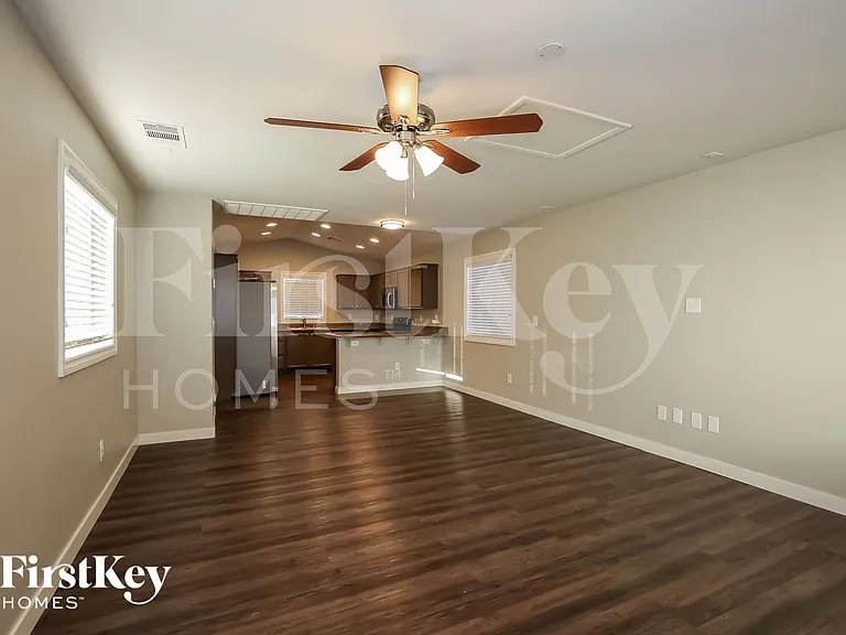 3552 Carisbrook Dr — Photo 4