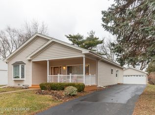 2407 School Dr, Rolling Meadows, IL