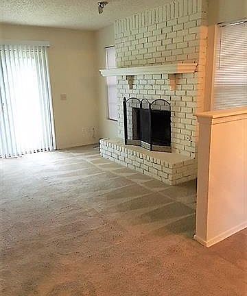 3rd image of 113 W Southpark St S
