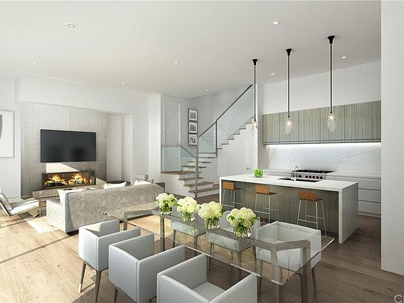3rd image of 909 Summit Way