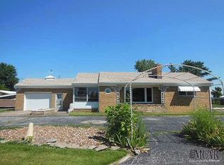 860 E Dean Rd, Temperance, MI 48182