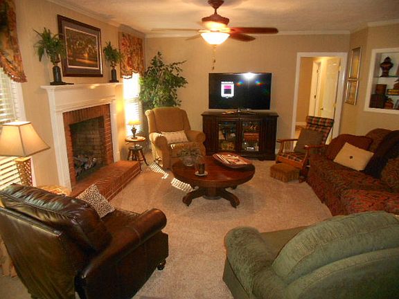 3rd image of 1717 Pineknoll Ln
