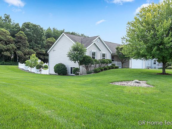 3rd image of 9266 Stone View Dr NE