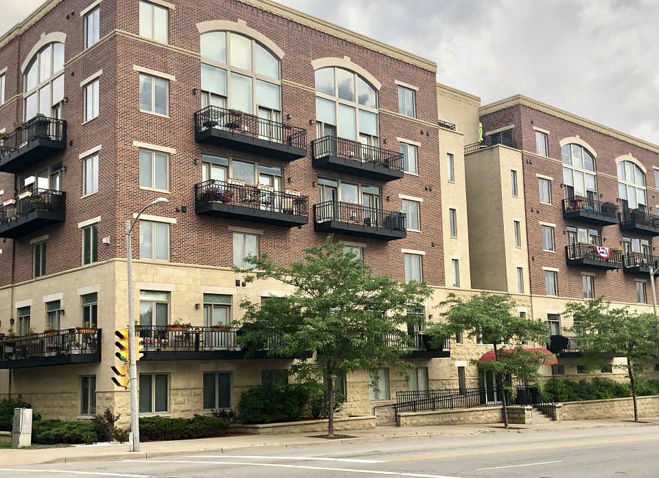 1st image of 1515 N Van Buren St APT 206