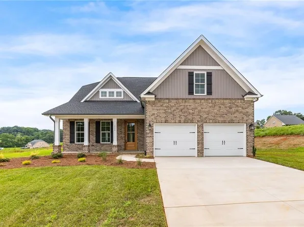 208 Grandworth Way, King, NC 27021