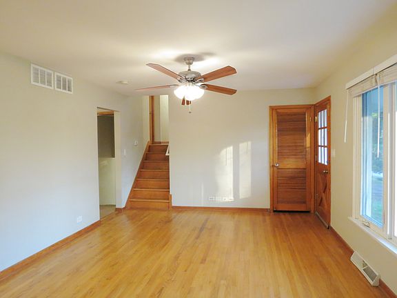 3rd image of 22W362 Hackberry Dr