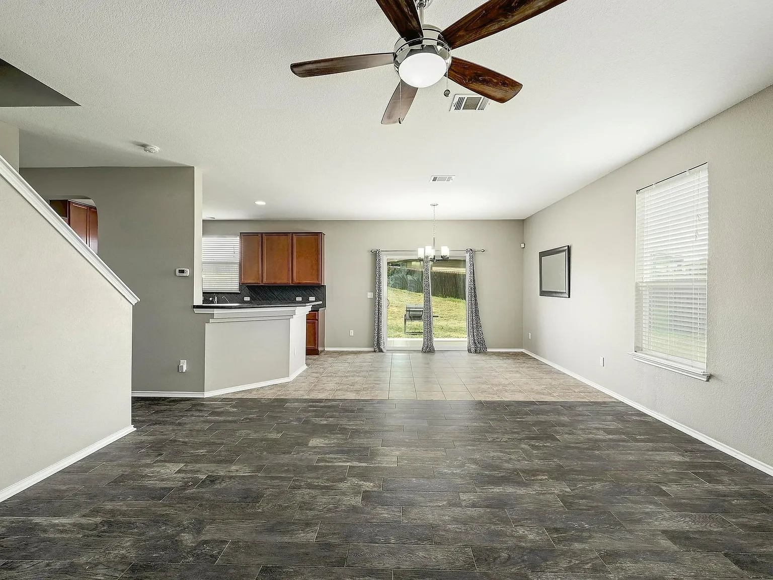 3 bed, 2.5 bath, 1964 sqft, $1,850 — Photo 4