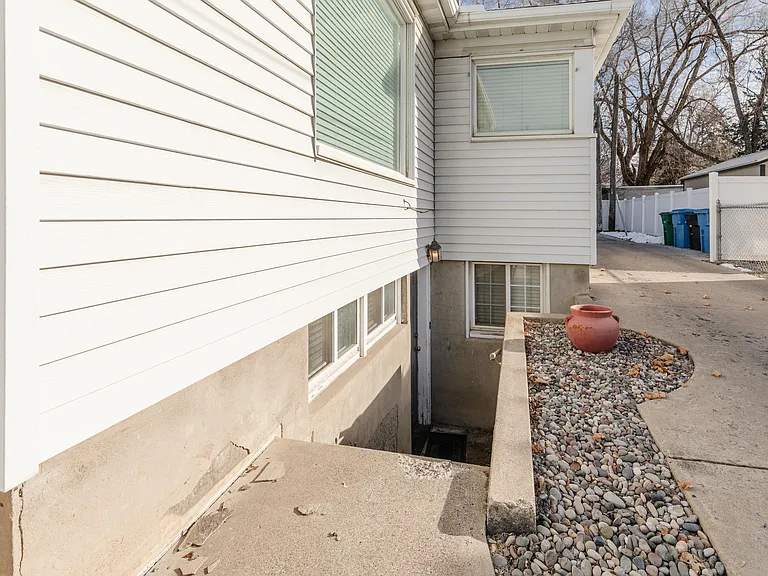 526 N 200 W #2 — Photo 23