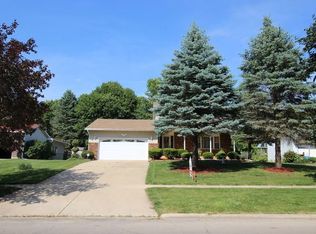 633 N Greenfield Dr, Freeport, IL 61032