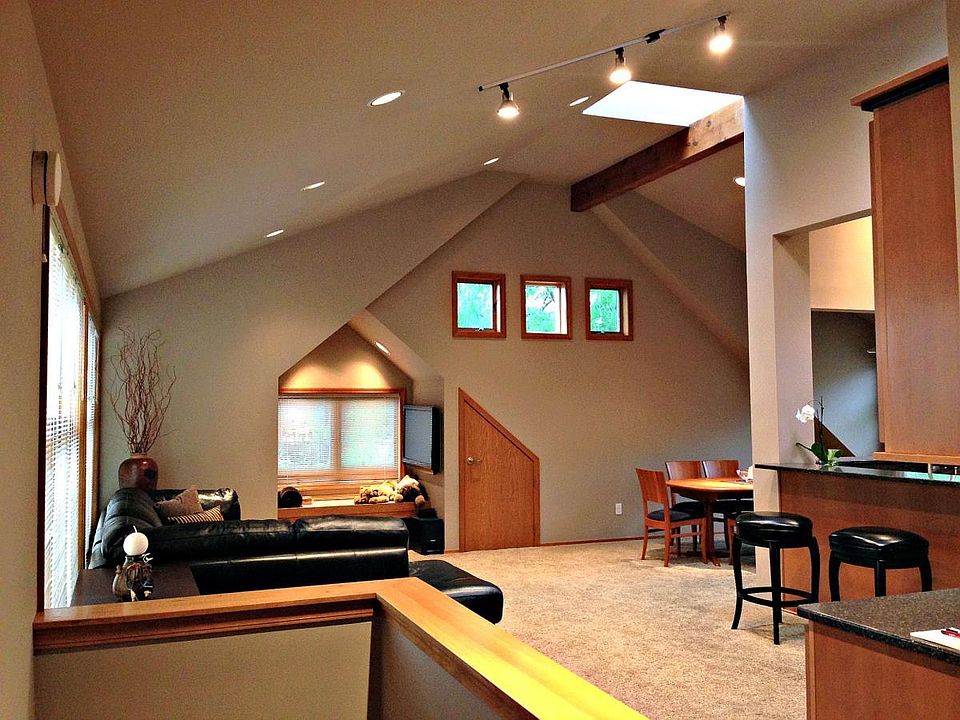 1st image of 221 2nd St #5B