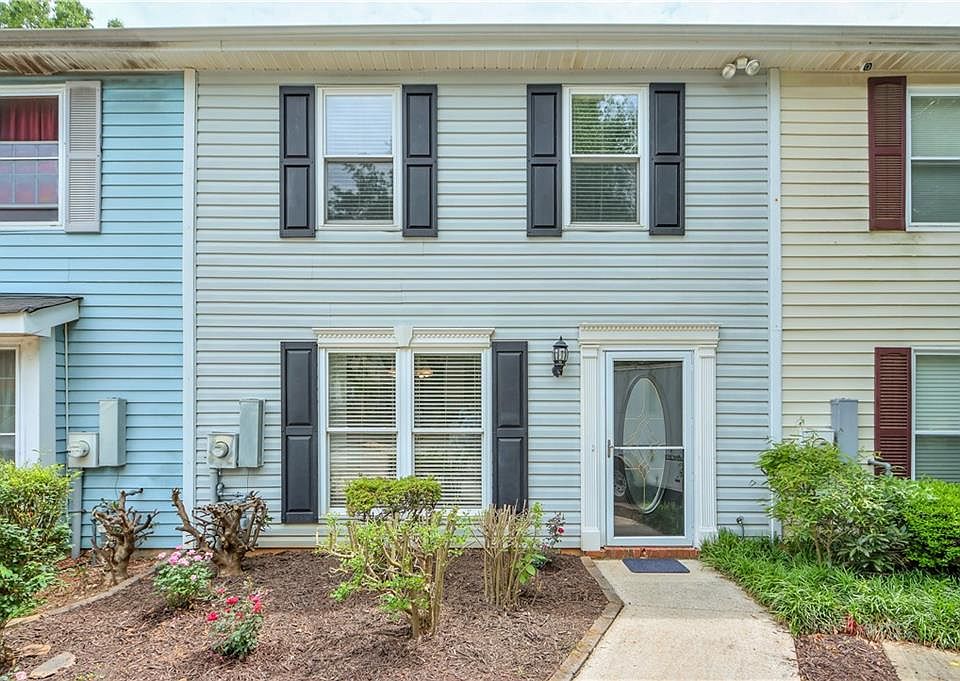 1st image of 1041 Windy Oaks Ct SE