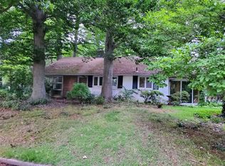 60 Buckeye Rd, Glen Cove, NY 11542