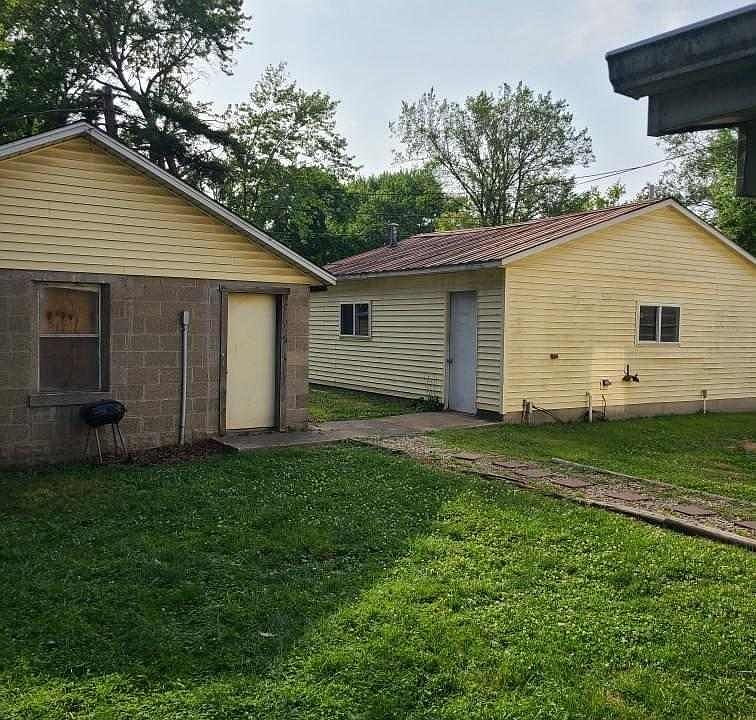2nd image of 522 College Ave