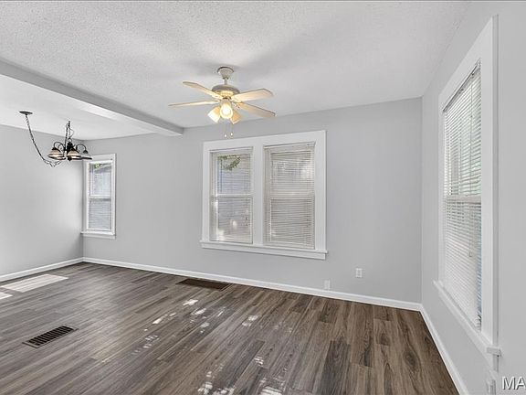 3rd image of 5827 W Park Ave