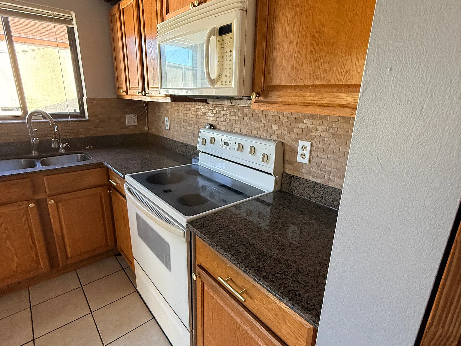 3 bed, 1454 sqft, $2,900 — Photo 4