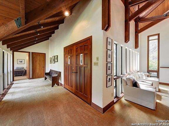 4th image of 1071 Greystone Dr
