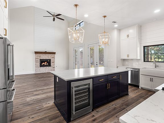 4th image of 192 Lago Ln