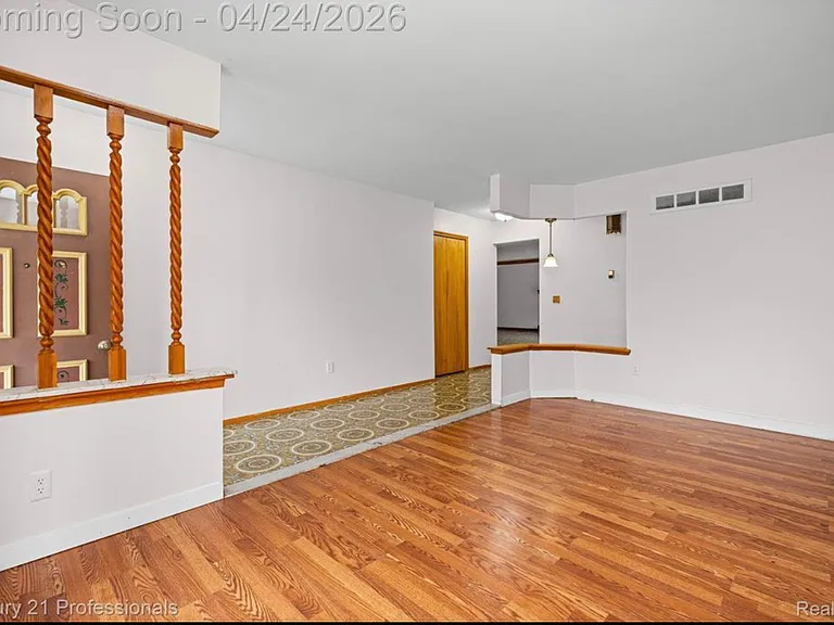 16129 Cambell Dr — Photo 6