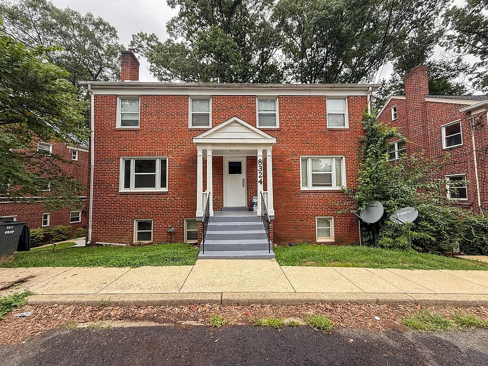 Roanoke Ave 8324