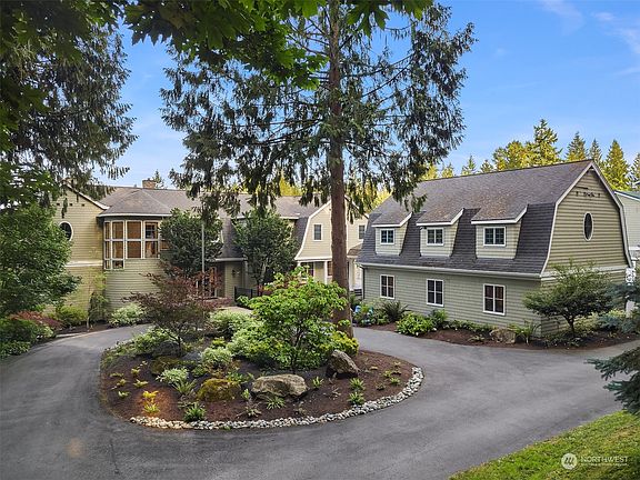 2nd image of 8565 261st Avenue NE