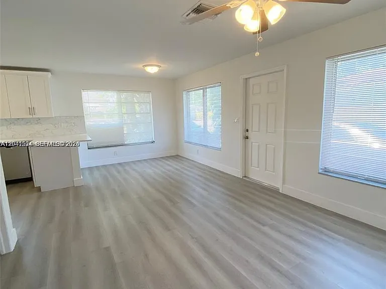 1005 NE 2nd St #1 — Photo 17