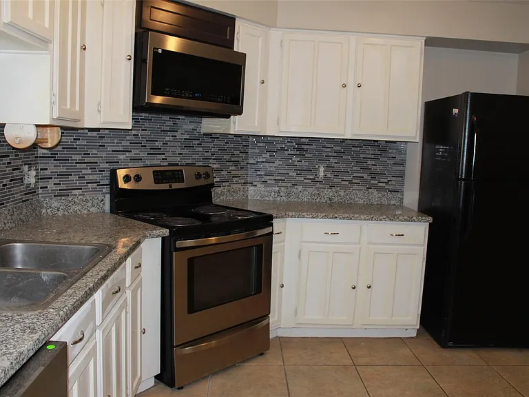4406 Lost Lake Ln — Photo 14