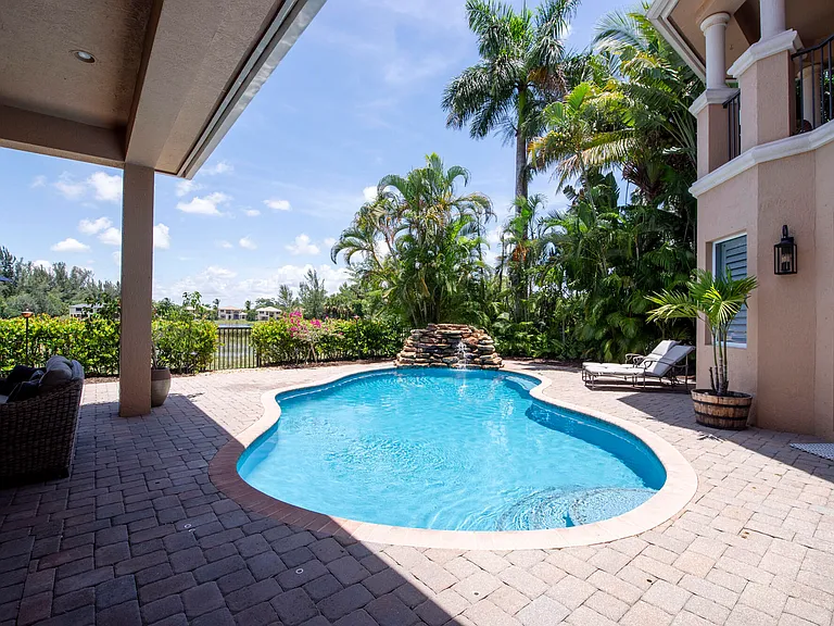 8801 Wellington View Dr — Photo 40