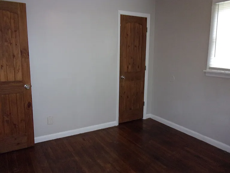 2301-4 Julia Ave — Photo 5