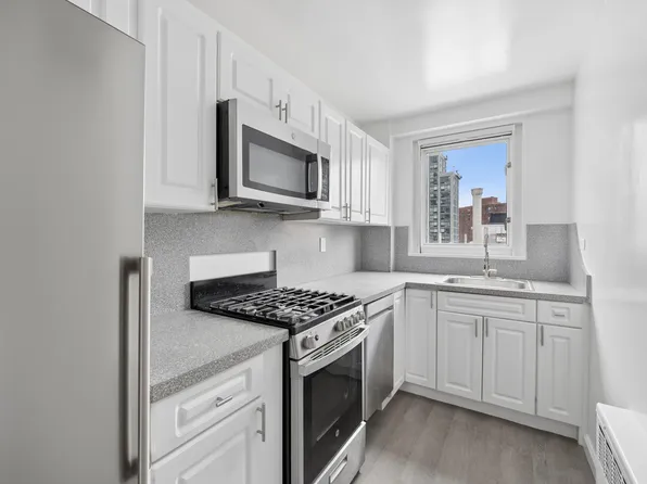 301 E 22nd St APT 9P, New York, NY 10010