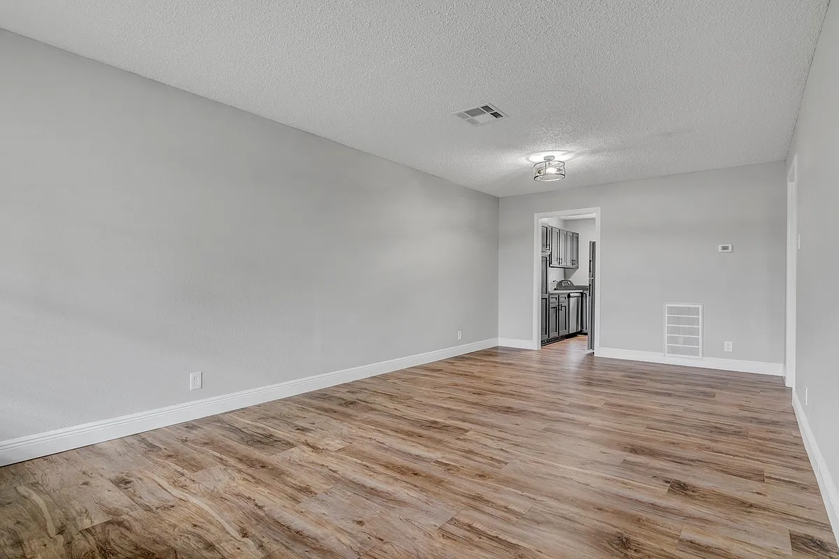Building Photo - 6860 Prutzman Rd