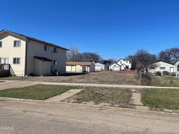 308 N 13th St, Bismarck, ND 58501
