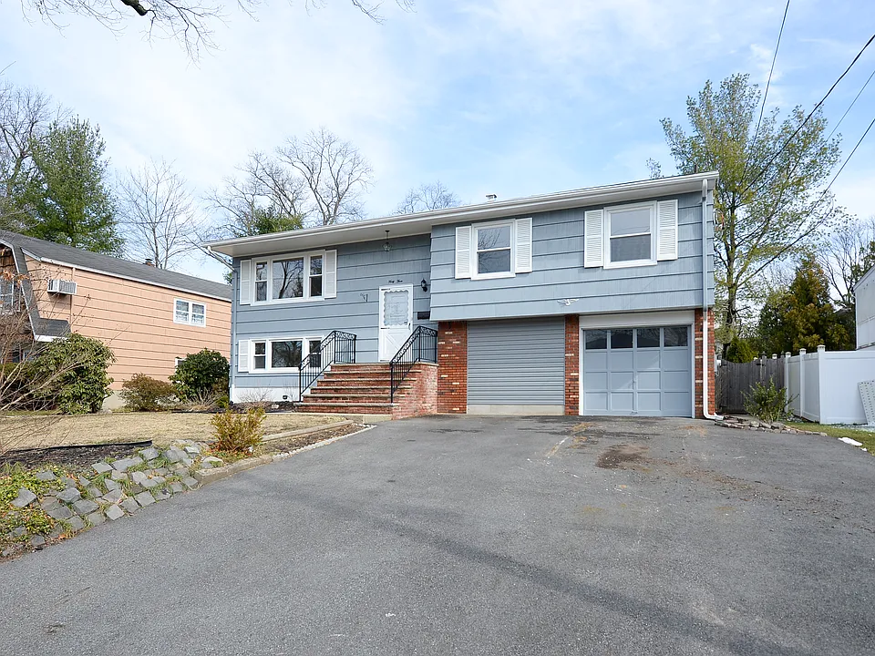 43 Spruce Ave
