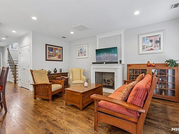 5th image of 99 Spring Valley Rd #103