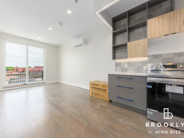 1692 Pacific Street image 2 of 9