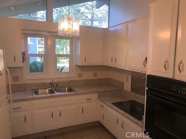 279 Avenida Carmel #C — Photo 9