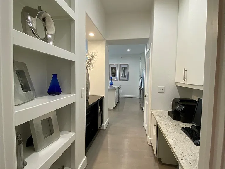 1901 Post Oak Blvd #3503 — Photo 17
